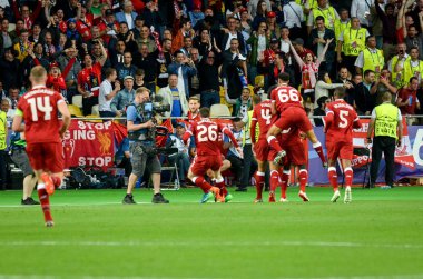 Kiev, Ukrayna - 26 Mayıs 2018: 2018 Uefa Şampiyonlar Ligi final maçında Real Madrid ve Liverpool, Ukrayna arasında sırasında gol Liverpool futbol oyuncuları kutlamak