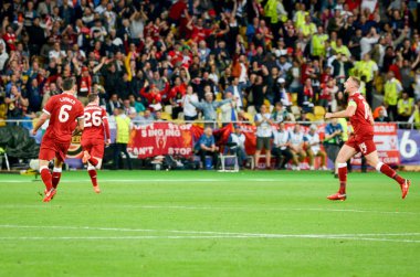 Kiev, Ukrayna - 26 Mayıs 2018: 2018 Uefa Şampiyonlar Ligi final maçında Real Madrid ve Liverpool, Ukrayna arasında sırasında gol Liverpool futbol oyuncuları kutlamak