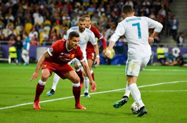 Kiev, Ukrayna - 26 Mayıs 2018: Cristiano Ronaldo ve Dejan Lovren (L) 2018 sırasında Uefa Şampiyonlar Ligi Finali maç Real Madrid ve Ukrayna Milli Güvenlik olimpiyskiy Stadyumu'nda Liverpool arasında