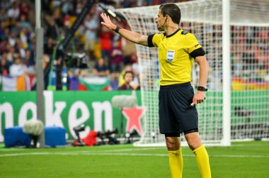 Kiev, Ukrayna - 26 Mayıs 2018: Yargıç Milorad Mazic 2018 sırasında Uefa Şampiyonlar Ligi Finali maç Real Madrid ve Kiev Ukrayna Milli Güvenlik olimpiyskiy Stadyumu'nda Liverpool arasında