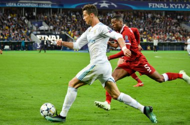 Kiev, Ukrayna - 26 Mayıs 2018: Cristiano Ronaldo ve Georginio Wijnaldum 2018 Uefa Şampiyonlar Ligi final maçında Real Madrid ve Liverpool, Ukrayna arasında sırasında
