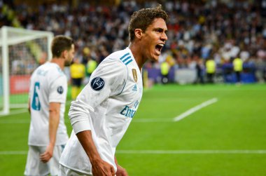 Kiev, Ukrayna - 26 Mayıs 2018: Raphael Varane kutlamak 2018 Uefa Şampiyonlar Ligi final maçında Real Madrid ve Kiev Ukrayna Milli Güvenlik olimpiyskiy Stadyumu'nda Liverpool arasında sırasında