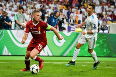 Kiev, Ukrayna - 26 Mayıs 2018: Cristiano Ronaldo Real Madrid ve Liverpool, Ukrayna arasında 2018 Uefa Şampiyonlar Ligi final maçı sırasında Jordan Henderson karşı