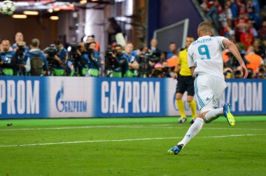 Kiev, Ukrayna - 26 Mayıs 2018: Karim Benzema 2018 sırasında Uefa Şampiyonlar Ligi Finali maç Real Madrid ve Kiev Ukrayna Milli Güvenlik olimpiyskiy Stadyumu'nda Liverpool arasında