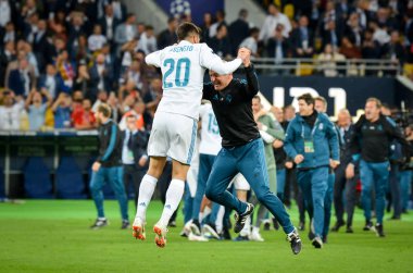 Kiev, Ukrayna - 26 Mayıs 2018: Marco Asensio ve Real Madrid Uefa Şampiyonlar Ligi 2018 arasında Real Madrid ve Liverpool, Ukrayna Kiev maçında son zaferi kutlamak