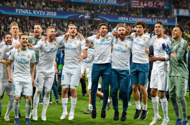 Kiev, Ukrayna - 26 Mayıs 2018: Futbolcular Real Madrid Uefa Şampiyonlar Ligi 2018 arasında Real Madrid ve Liverpool, Ukrayna Kiev maçında son zaferi kutlamak