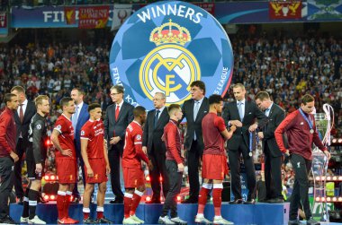 Kiev, Ukrayna - 26 Mayıs 2018: Liverpool futbolcular Uefa Şampiyonlar Ligi finalisti gümüş madalya Kiev, Ukrayna alırsınız.