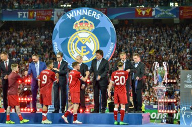 Kiev, Ukrayna - 26 Mayıs 2018: Liverpool futbolcular Uefa Şampiyonlar Ligi finalisti gümüş madalya Kiev, Ukrayna alırsınız.