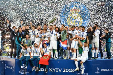 Kiev, Ukrayna - 26 Mayıs 2018: Futbolcular Real Madrid Uefa Şampiyonlar Ligi 2018 arasında Real Madrid ve Liverpool, Ukrayna Kiev maçında son zaferi kutlamak