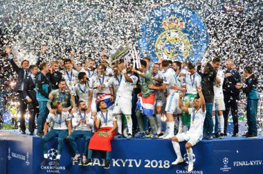 Kiev, Ukrayna - 26 Mayıs 2018: Futbolcular Real Madrid Uefa Şampiyonlar Ligi 2018 arasında Real Madrid ve Liverpool, Ukrayna Kiev maçında son zaferi kutlamak