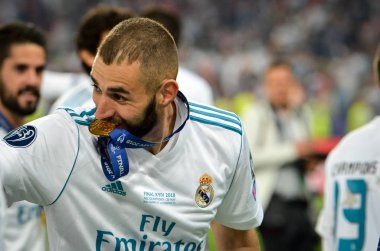 Kiev, Ukrayna - 26 Mayıs 2018: Karim Benzema Real Madrid Uefa Şampiyonlar Ligi 2018 arasında Real Madrid ve Liverpool, Ukrayna Kiev maçında son zaferi kutlamak