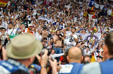 Kiev, Ukrayna - 26 Mayıs 2018: Hayranları Real Madrid Uefa Şampiyonlar Ligi 2018 arasında Real Madrid ve Liverpool, Ukrayna Kiev maçında son zaferi kutlamak