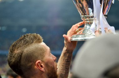 Kiev, Ukrayna - 26 Mayıs 2018: Sergio Ramos Real Madrid Uefa Şampiyonlar Ligi 2018 arasında Real Madrid ve Liverpool, Ukrayna Kiev maçında son zaferi kutlamak
