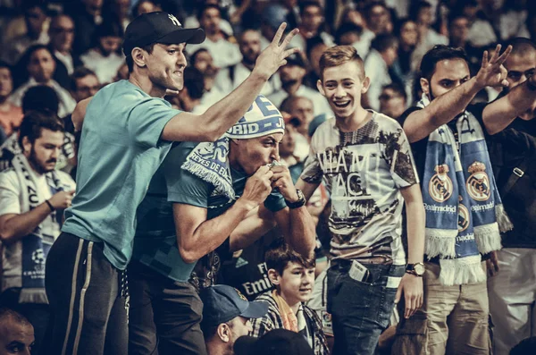 KYIV, UKRAINE - 26 MAI 2018 : Les fans du Real Madrid célèbrent le — Photo