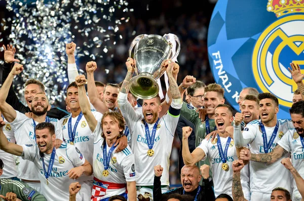 Kiev, Ukrayna - 26 Mayıs 2018: Futbolcular Real Madrid Uefa Şampiyonlar Ligi 2018 arasında Real Madrid ve Liverpool, Ukrayna Kiev maçında son zaferi kutlamak