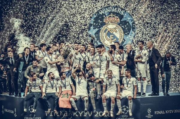 Kiev, Ukrayna - 26 Mayıs 2018: Futbolcular Real Madrid Uefa Şampiyonlar Ligi 2018 arasında Real Madrid ve Liverpool, Ukrayna Kiev maçında son zaferi kutlamak