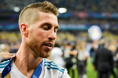Kiev, Ukrayna - 26 Mayıs 2018: Sergio Ramos ile oğlu Real Madrid Uefa Şampiyonlar Ligi 2018 arasında Real Madrid ve Liverpool, Ukrayna Kiev maçında son zafer kutlamak
