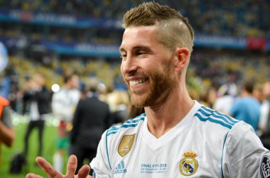 Kiev, Ukrayna - 26 Mayıs 2018: Sergio Ramos ile oğlu Real Madrid Uefa Şampiyonlar Ligi 2018 arasında Real Madrid ve Liverpool, Ukrayna Kiev maçında son zafer kutlamak