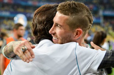 Kiev, Ukrayna - 26 Mayıs 2018: Sergio Ramos ile oğlu Real Madrid Uefa Şampiyonlar Ligi 2018 arasında Real Madrid ve Liverpool, Ukrayna Kiev maçında son zafer kutlamak