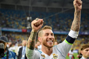 Kiev, Ukrayna - 26 Mayıs 2018: Sergio Ramos Real Madrid Uefa Şampiyonlar Ligi 2018 arasında Real Madrid ve Liverpool, Ukrayna Kiev maçında son zaferi kutlamak