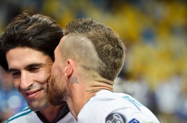 Kiev, Ukrayna - 26 Mayıs 2018: Jesus Vallejo ve Sergio Ramos Real Madrid Uefa Şampiyonlar Ligi 2018 Ukrayna Kiev maçında son zaferi kutlamak