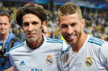 Kiev, Ukrayna - 26 Mayıs 2018: Jesus Vallejo ve Sergio Ramos Real Madrid Uefa Şampiyonlar Ligi 2018 Ukrayna Kiev maçında son zaferi kutlamak