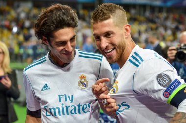 Kiev, Ukrayna - 26 Mayıs 2018: Jesus Vallejo ve Sergio Ramos Real Madrid Uefa Şampiyonlar Ligi 2018 Ukrayna Kiev maçında son zaferi kutlamak