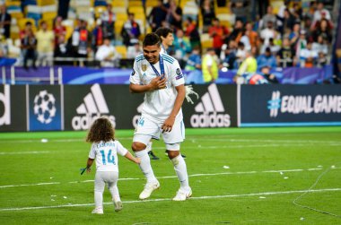 Kiev, Ukrayna - 26 Mayıs 2018: Casemiro kızı Real Madrid Uefa Şampiyonlar Ligi 2018 Ukrayna Kiev maçında son zaferi kutlamak