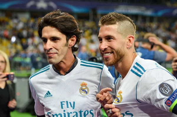 Kiev, Ukrayna - 26 Mayıs 2018: Jesus Vallejo ve Sergio Ramos Real Madrid Uefa Şampiyonlar Ligi 2018 Ukrayna Kiev maçında son zaferi kutlamak
