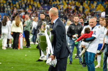 Kiev, Ukrayna - 26 Mayıs 2018: Zinedine Zidane kutluyor ve Uefa Şampiyonlar Ligi Kupası 2018 Uefa Şampiyonlar Ligi final maçında Real Madrid ve Liverpool, Ukrayna arasında sırasında tutar