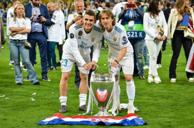 Kiev, Ukrayna - 26 Mayıs 2018: Mateo Kovacic ve Luka Modric Real Madrid Uefa Şampiyonlar Ligi 2018 Ukrayna Kiev maçında son zaferi kutlamak