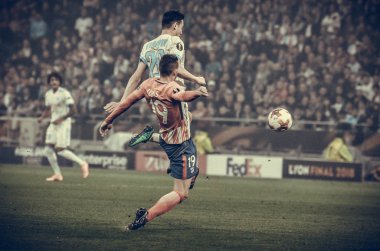 Lyon, Fransa - 16 Mayıs, 2018: Florian Thauvin arada Atletico Madrid vs Olimpik Marsilya Groupama Stadyumu, Fransa final Uefa Avrupa Ligi maçı sırasında karşı Lucas Hernandez (kırmızı)