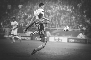 Lyon, Fransa - 16 Mayıs, 2018: Florian Thauvin arada Atletico Madrid vs Olimpik Marsilya Groupama Stadyumu, Fransa final Uefa Avrupa Ligi maçı sırasında karşı Lucas Hernandez (kırmızı)