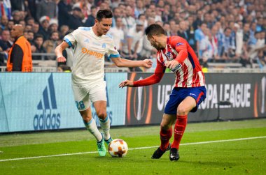 Lyon, Fransa - 16 Mayıs, 2018: Florian Thauvin Lucas Hernandez Atletico Madrid vs Groupama Stadyumu, Fransa Olimpik Marsilya arasında final Uefa Avrupa Ligi maçı sırasında karşı