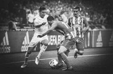 Lyon, Fransa - 16 Mayıs, 2018: Florian Thauvin Lucas Hernandez Atletico Madrid vs Groupama Stadyumu, Fransa Olimpik Marsilya arasında final Uefa Avrupa Ligi maçı sırasında karşı