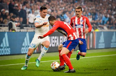 Lyon, Fransa - 16 Mayıs, 2018: Florian Thauvin Lucas Hernandez Atletico Madrid vs Groupama Stadyumu, Fransa Olimpik Marsilya arasında final Uefa Avrupa Ligi maçı sırasında karşı