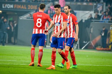 Lyon, Fransa - 16 Mayıs, 2018: Saul Niguez (L) ve Jose Gimenez sırasında final Uefa Avrupa Ligi maç arada Atletico Madrid vs Olimpik Marsilya Groupama Stadyumu, Fransa