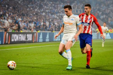 Lyon, Fransa - 16 Mayıs, 2018: Florian Thauvin (L) Lucas Hernandez Atletico Madrid vs Groupama Stadyumu, Fransa Olimpik Marsilya arasında final Uefa Avrupa Ligi maçı sırasında