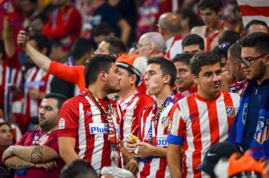 Lyon, Fransa - 16 Mayıs, 2018: Atletico Madrid taraftarları final Uefa Avrupa Ligi sırasında takım maç arada Atletico Madrid vs Groupama Stadyumu, Fransa Olimpik Marsilya standları destek
