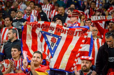 Lyon, Fransa - 16 Mayıs, 2018: Atletico Madrid taraftarları final Uefa Avrupa Ligi sırasında takım maç arada Atletico Madrid vs Groupama Stadyumu, Fransa Olimpik Marsilya standları destek