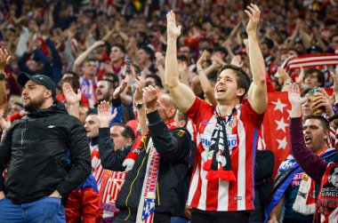 Lyon, Fransa - 16 Mayıs, 2018: Atletico Madrid taraftarları final Uefa Avrupa Ligi sırasında takım maç arada Atletico Madrid vs Groupama Stadyumu, Fransa Olimpik Marsilya standları destek