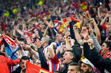 Lyon, Fransa - 16 Mayıs, 2018: Atletico Madrid taraftarları final Uefa Avrupa Ligi sırasında takım maç arada Atletico Madrid vs Groupama Stadyumu, Fransa Olimpik Marsilya standları destek