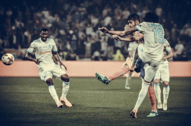 Lyon, Fransa - 16 Mayıs, 2018: Luiz Gustavo (L) ve Diego Costa sırasında final Uefa Avrupa Ligi maç arada Atletico Madrid vs Olimpik Marsilya Groupama Stadyumu, Fransa