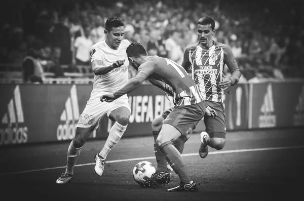 Lyon, Fransa - 16 Mayıs, 2018: Florian Thauvin Lucas Hernandez Atletico Madrid vs Groupama Stadyumu, Fransa Olimpik Marsilya arasında final Uefa Avrupa Ligi maçı sırasında karşı