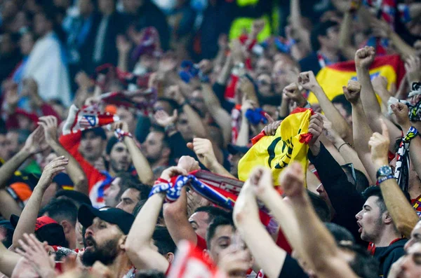 Lyon, Fransa - 16 Mayıs, 2018: Atletico Madrid taraftarları final Uefa Avrupa Ligi sırasında takım maç arada Atletico Madrid vs Groupama Stadyumu, Fransa Olimpik Marsilya standları destek