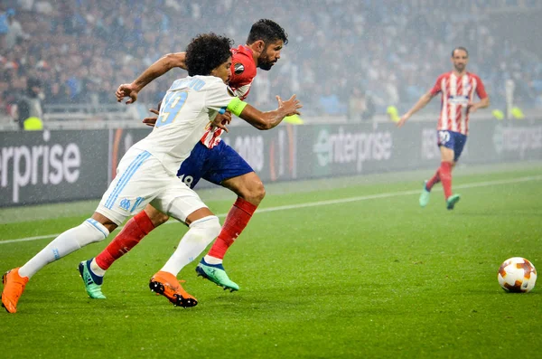 Lyon, Fransa - 16 Mayıs, 2018: Luiz Gustavo Diego Costa Atletico Madrid vs Groupama Stadyumu, Fransa Olimpik Marsilya arasında final Uefa Avrupa Ligi maçı sırasında karşı