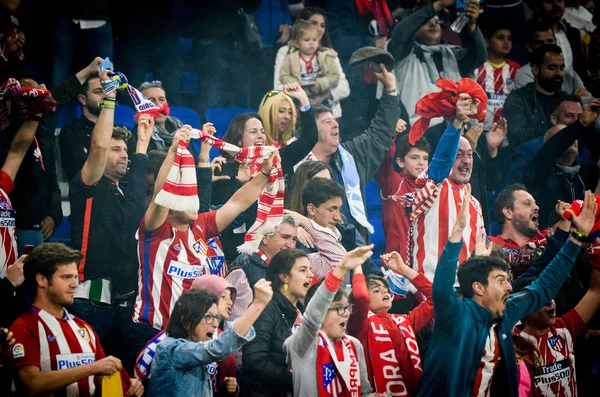 Lyon, Fransa - 16 Mayıs, 2018: Atletico Madrid taraftarları final Uefa Avrupa Ligi sırasında takım maç arada Atletico Madrid vs Groupama Stadyumu, Fransa Olimpik Marsilya standları destek