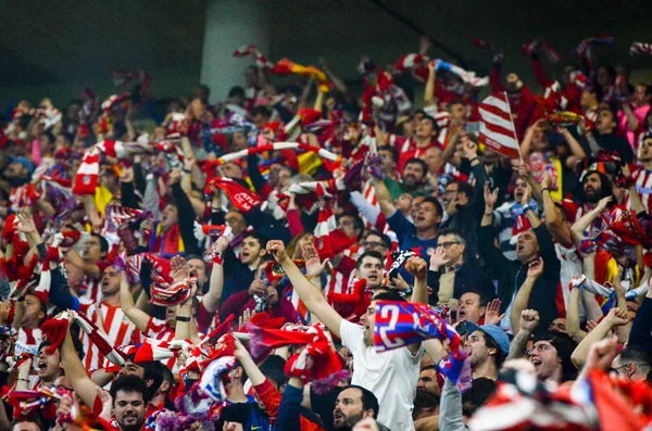 Lyon, Fransa - 16 Mayıs, 2018: Atletico Madrid taraftarları final Uefa Avrupa Ligi sırasında takım maç arada Atletico Madrid vs Groupama Stadyumu, Fransa Olimpik Marsilya standları destek