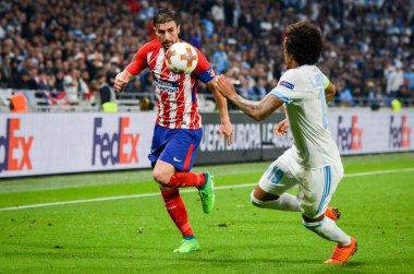 Lyon, Fransa - 16 Mayıs, 2018: Gabi Luiz Gustavo (R) arada Atletico Madrid vs Olimpik Marsilya Groupama Stadyumu, Fransa final Uefa Avrupa Ligi maçı sırasında karşı
