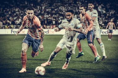Lyon, Fransa - 16 Mayıs, 2018: Saul Niguez Jordan Amavi (R) arada Atletico Madrid vs Olimpik Marsilya Groupama Stadyumu, Fransa final Uefa Avrupa Ligi maçı sırasında karşı